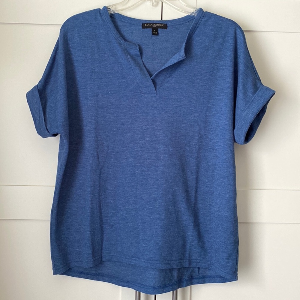 Banana Republic heathered blue Henley tee